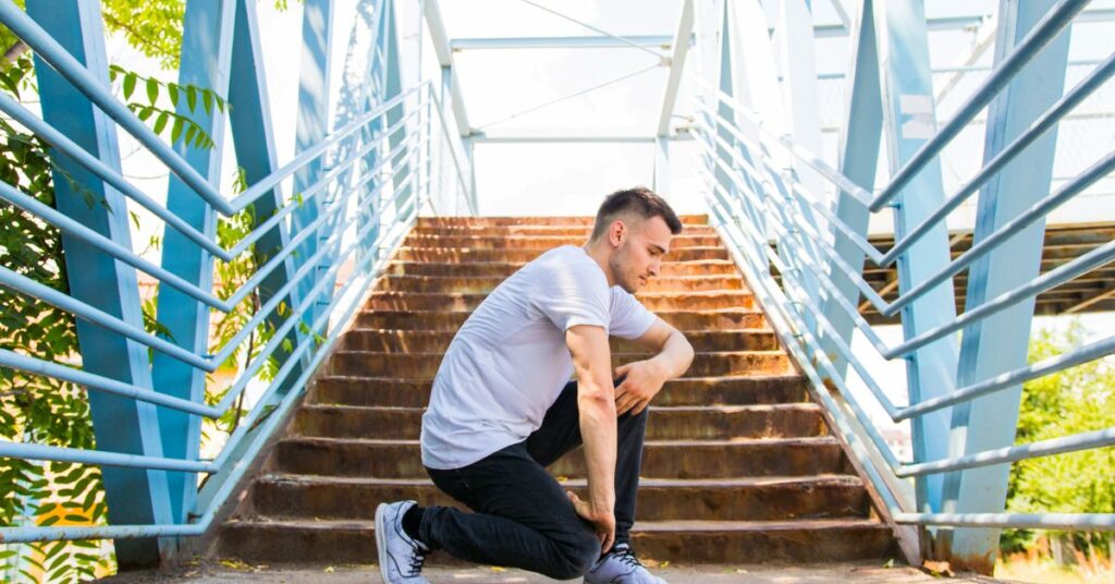 orthopedic doctor indore evaluating knee pain and weakness during stair climbing