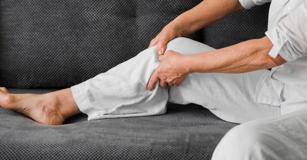 best orthopedic doctor in Indore treating early knee stiffness and joint pain