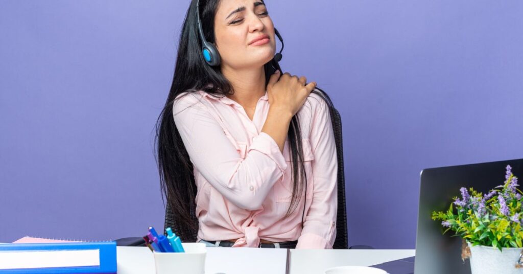 orthopedic surgeon in Indore treating spine pain caused by prolonged sitting and poor posture